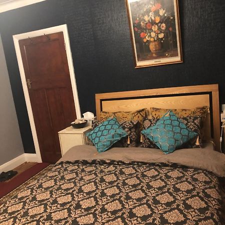House 220 Hotel Лондон Екстериор снимка