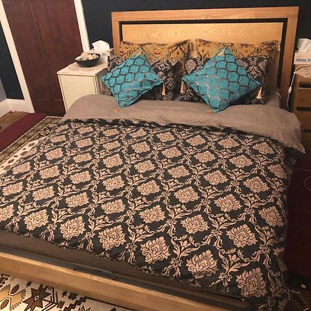 House 220 Hotel Лондон Екстериор снимка