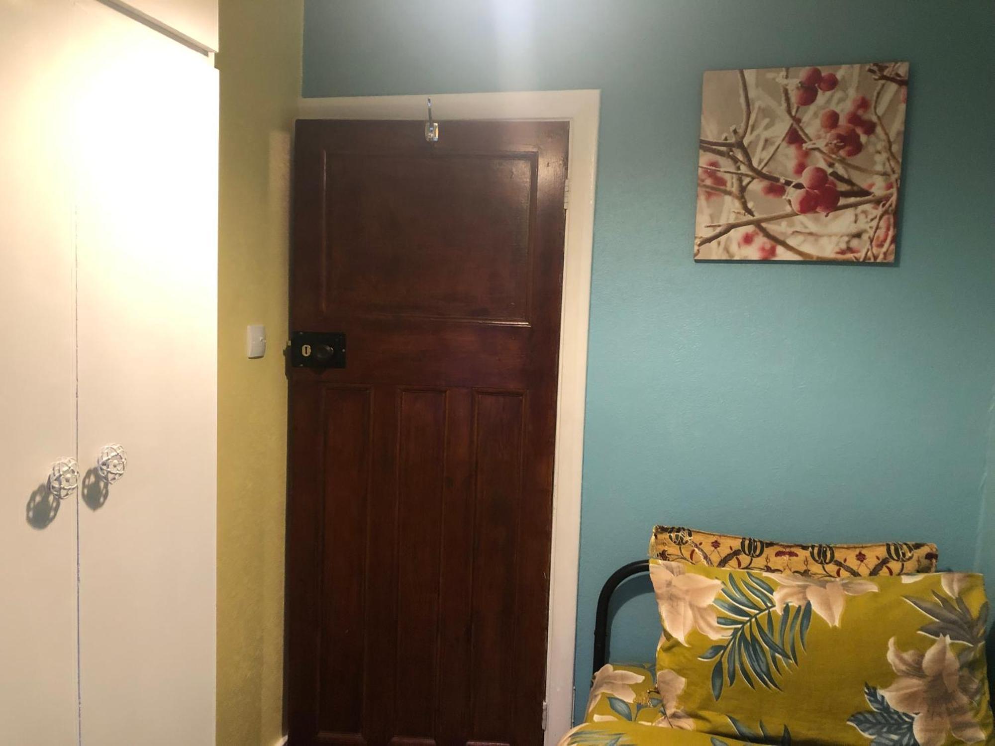 House 220 Hotel Лондон Екстериор снимка