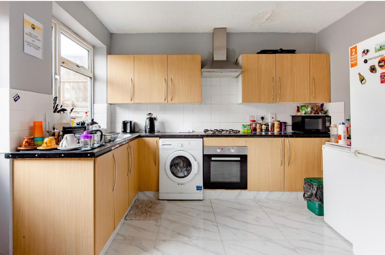 House 220 Hotel Лондон Екстериор снимка